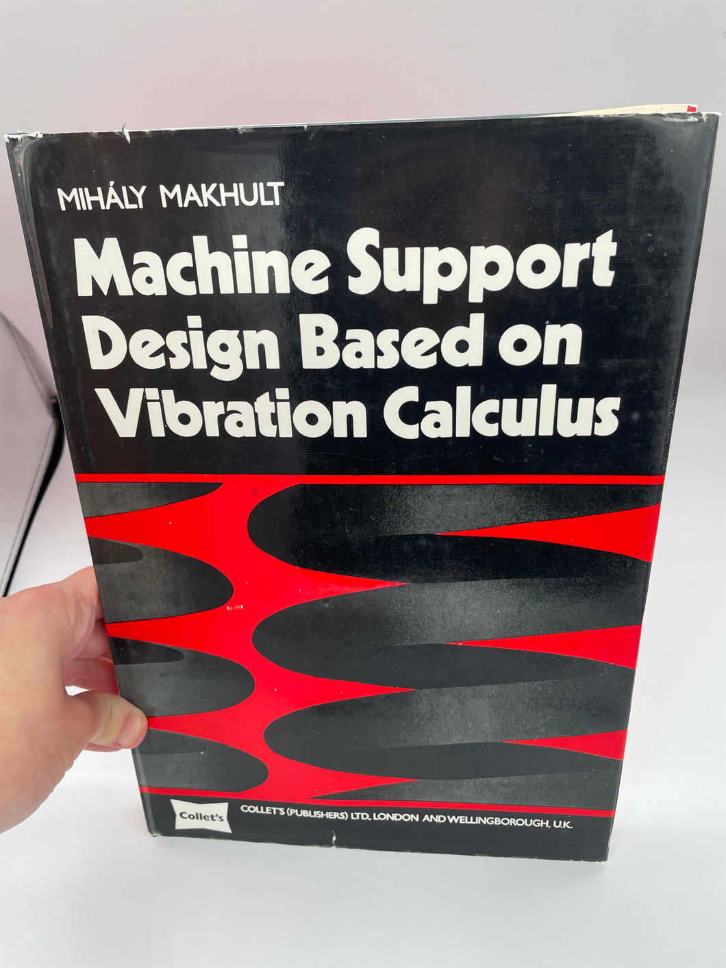 Machine Support Design Based on Vibration Calculus